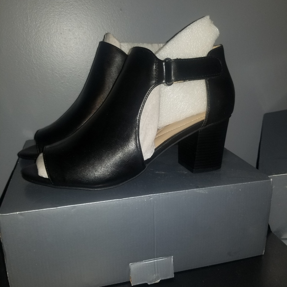 Avenue Shana open toe bootie
